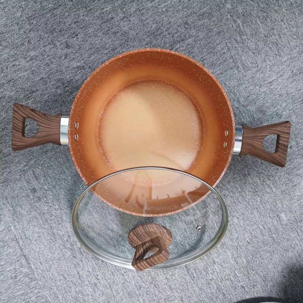 Fond d'induction Non toxique antiadhésif moulé sous pression marmite casserole marmite avec toucher doux